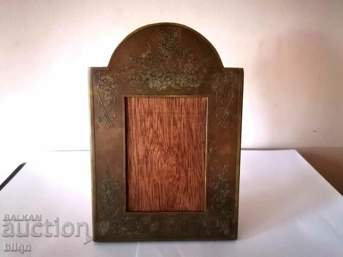 Old Photo Frame With Copper Hardware From 0.01 St.