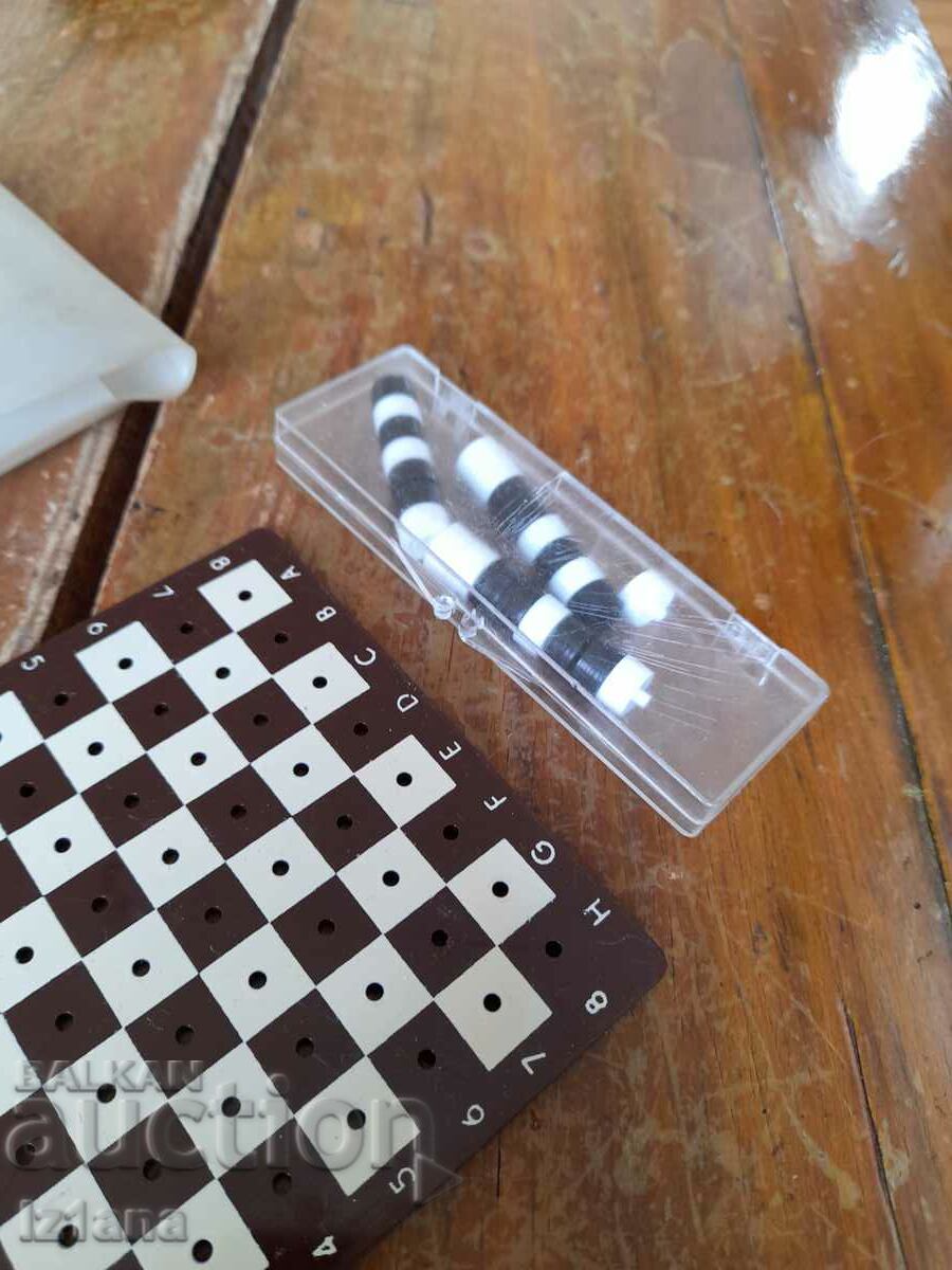 Delivery of Old tourist chess Delivery of Old tourist chess