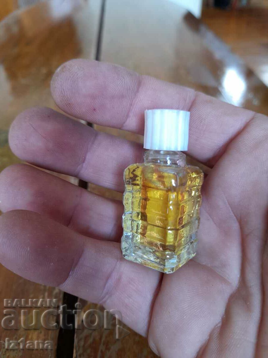 Auction Old perfume V Auction Old perfume V