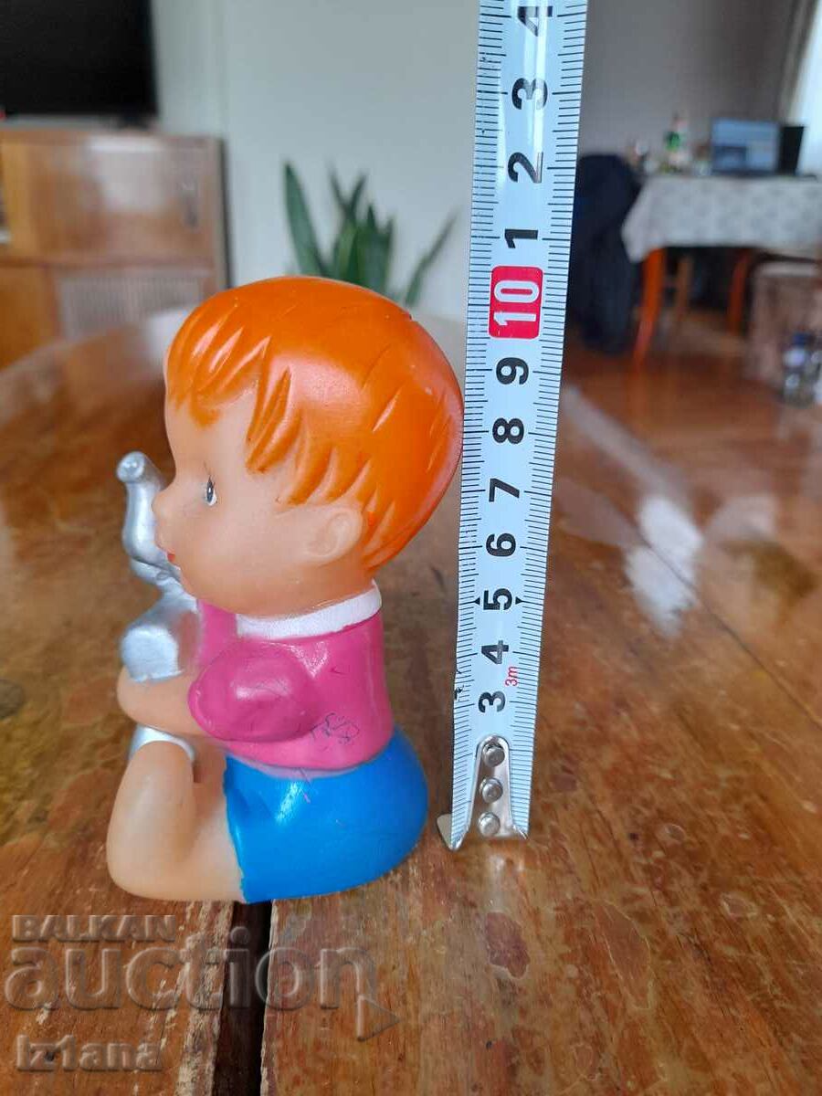 Доставка на Стара гумена играчка Доставка на Стара гумена играчка