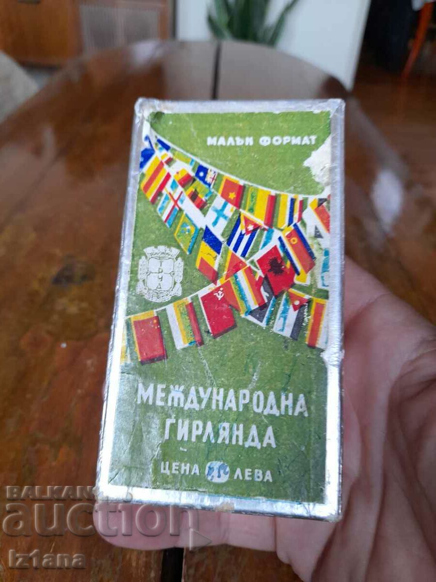 Old International Garland with price 22.00 BGN | € 11.25