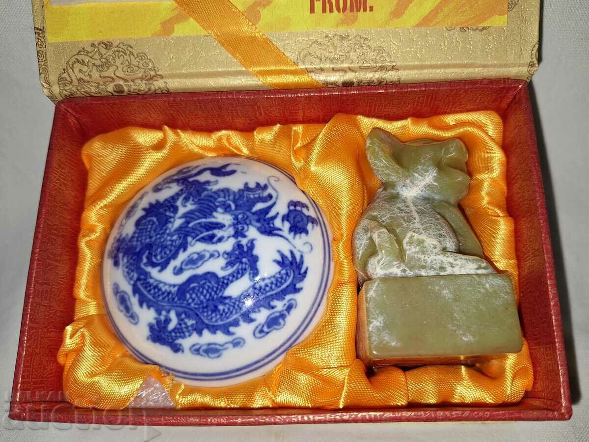Vintage Chinese jade seal, boxed set with price 50.00 BGN | € 25.56 Vintage Chinese jade seal, boxed set with price 50.00 BGN | € 25.56