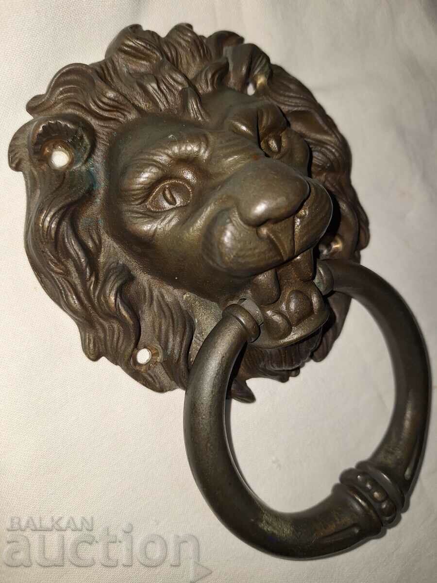 Auction Old Bronze Lion Neck Knocker Auction Old Bronze Lion Neck Knocker