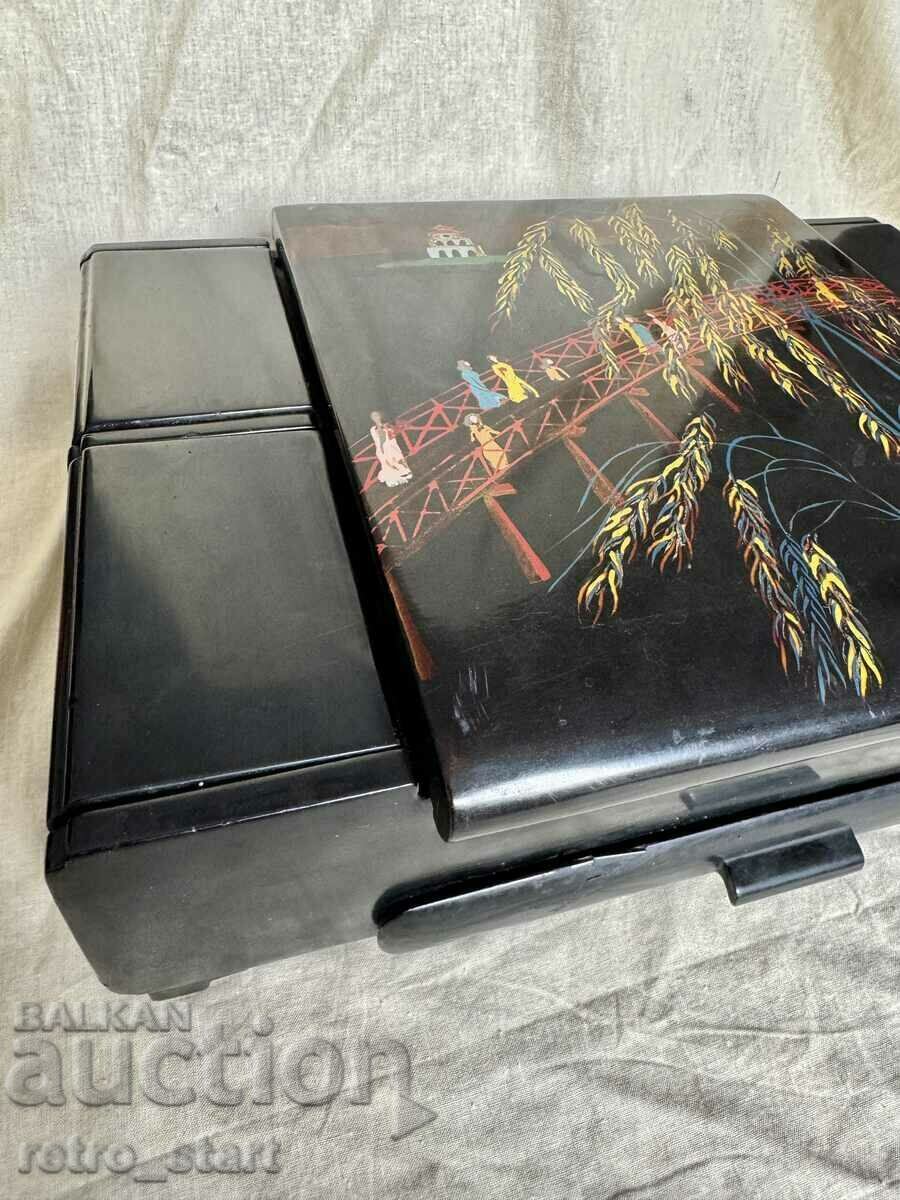 Asian toiletry and jewelry box - 6 Asian toiletry and jewelry box - 6