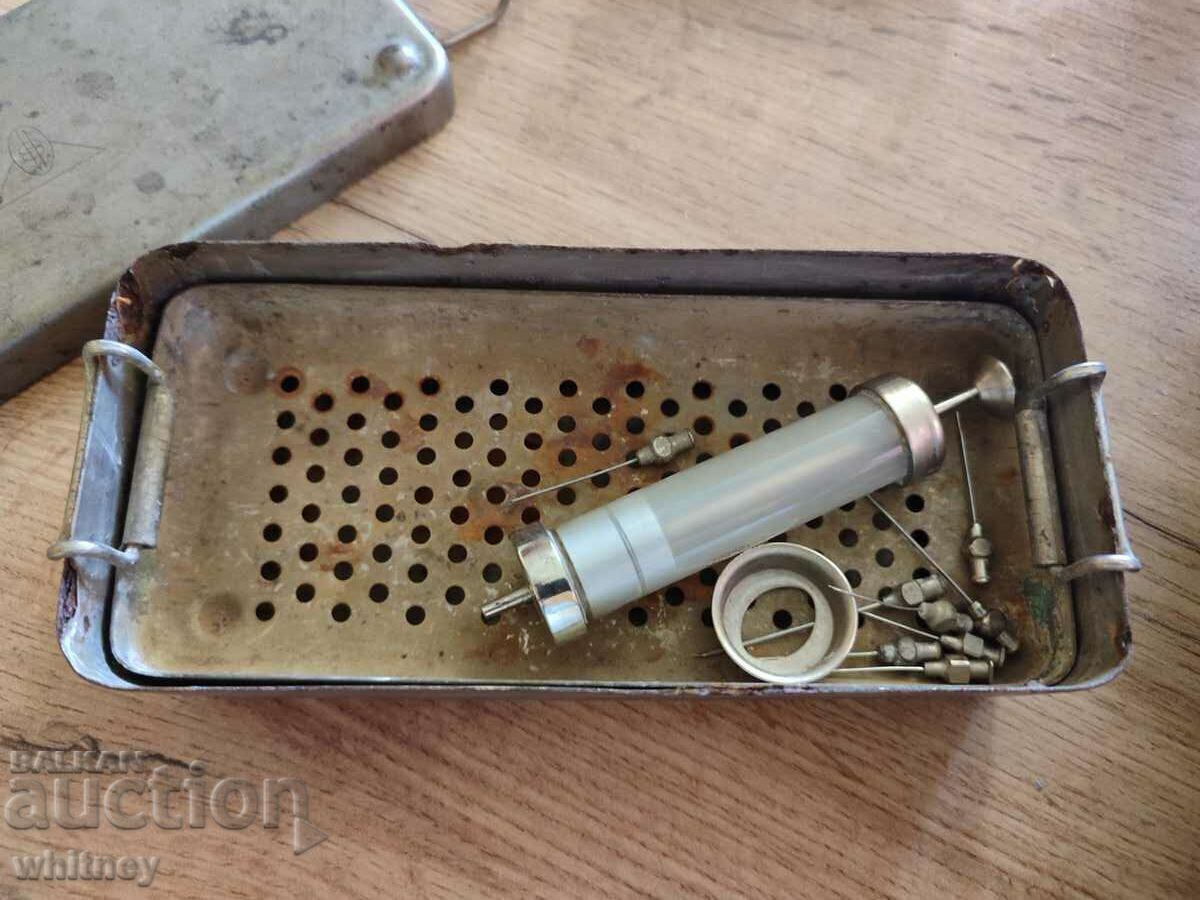 Delivery of Old Medical Syringe with Box 2