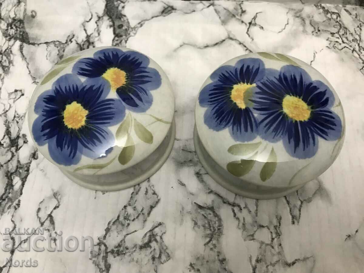 Porcelain boxes with lids