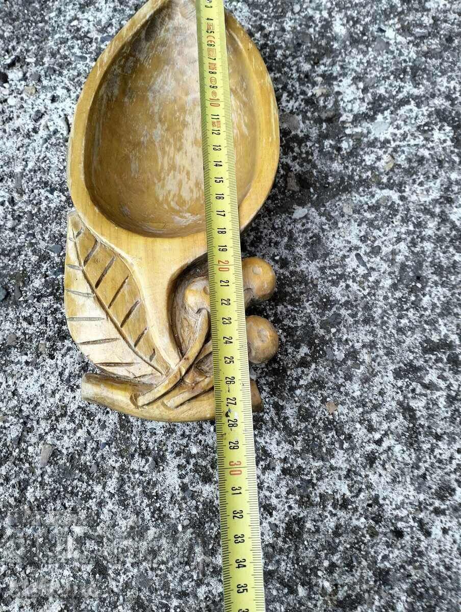 Bol din lemn sculptat manual cu preț 29.99 BGN | € 15.33 Bol din lemn sculptat manual cu preț 29.99 BGN | € 15.33