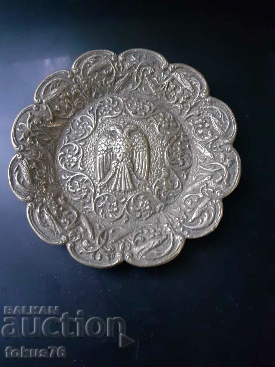 Τεράστιο βαρύ μικρό πιατάκι μπρούτζινο δικέφαλο αετό με τιμή 49.00 BGN | € 25.05 Τεράστιο βαρύ μικρό πιατάκι μπρούτζινο δικέφαλο αετό με τιμή 49.00 BGN | € 25.05