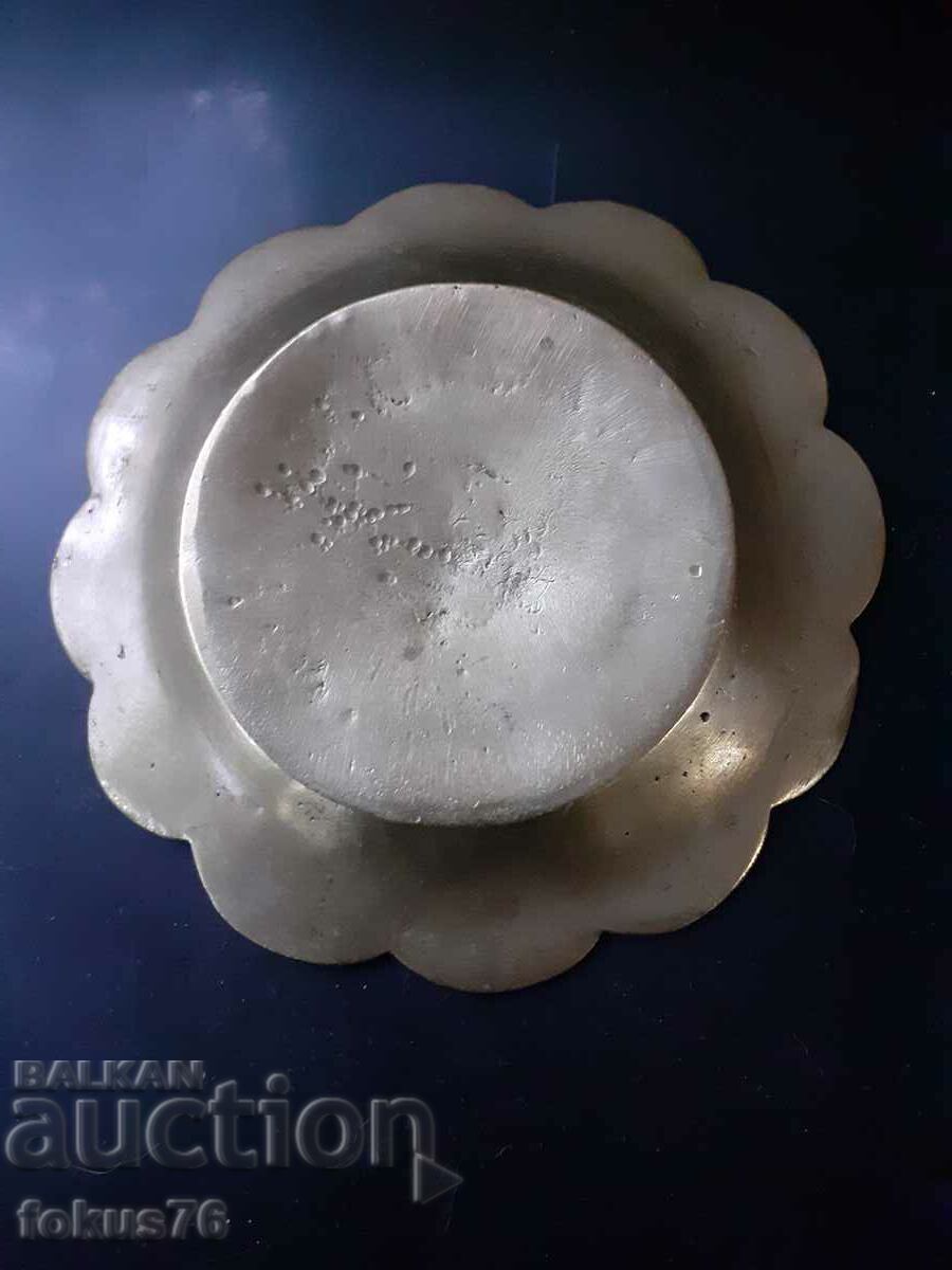 Δημοπρασία Τεράστιο βαρύ μικρό πιατάκι μπρούτζινο δικέφαλο αετό Δημοπρασία Τεράστιο βαρύ μικρό πιατάκι μπρούτζινο δικέφαλο αετό