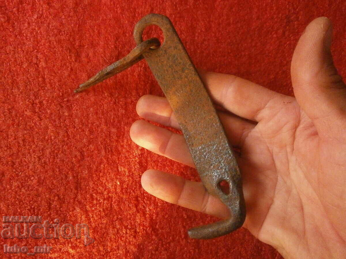 OLD WROUGHT GATE LATCH