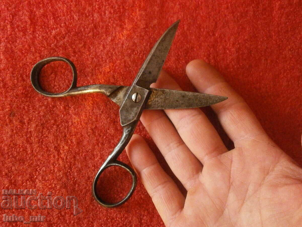 OLD COLLECTIBLE SCISSORS - INTERESTING MODEL