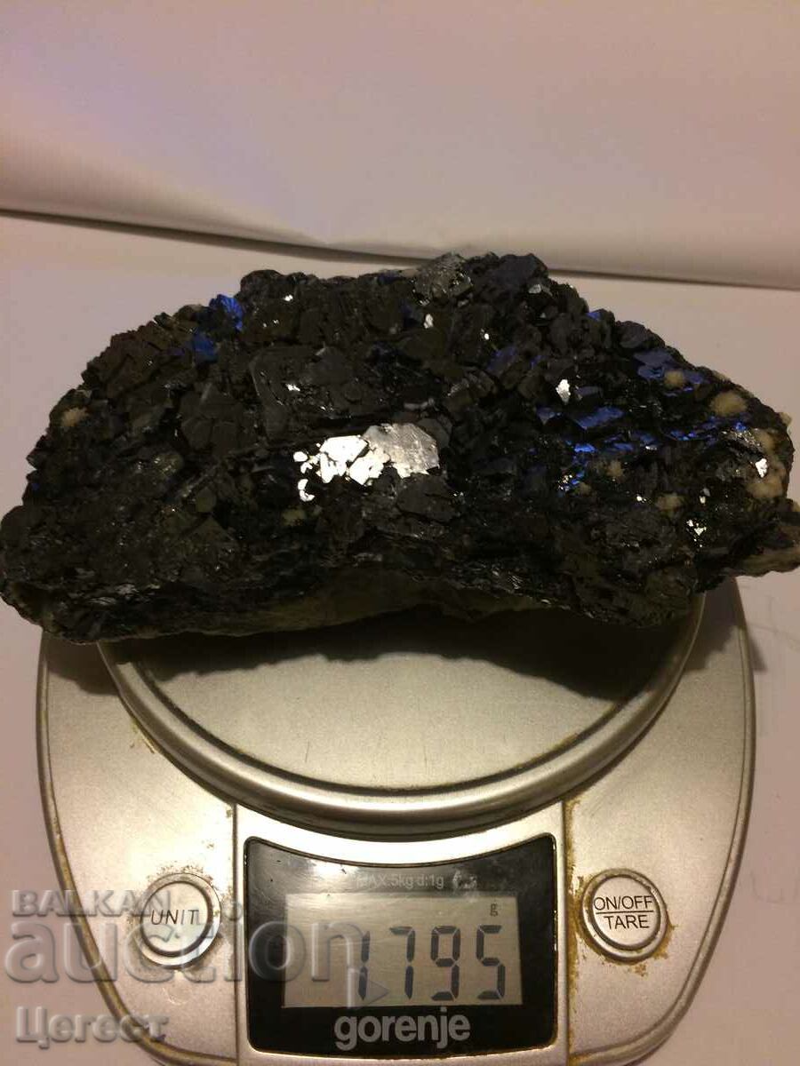 BZC Shiny black mineral