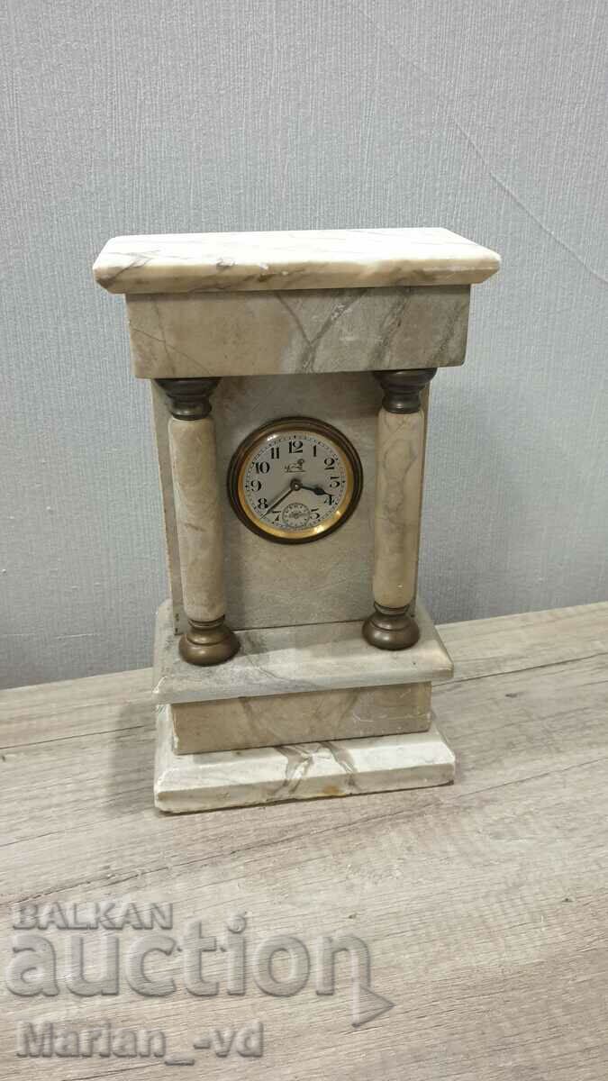 Ceas francez antic de marmură marca LEO cu preț 200.00 BGN | € 102.26