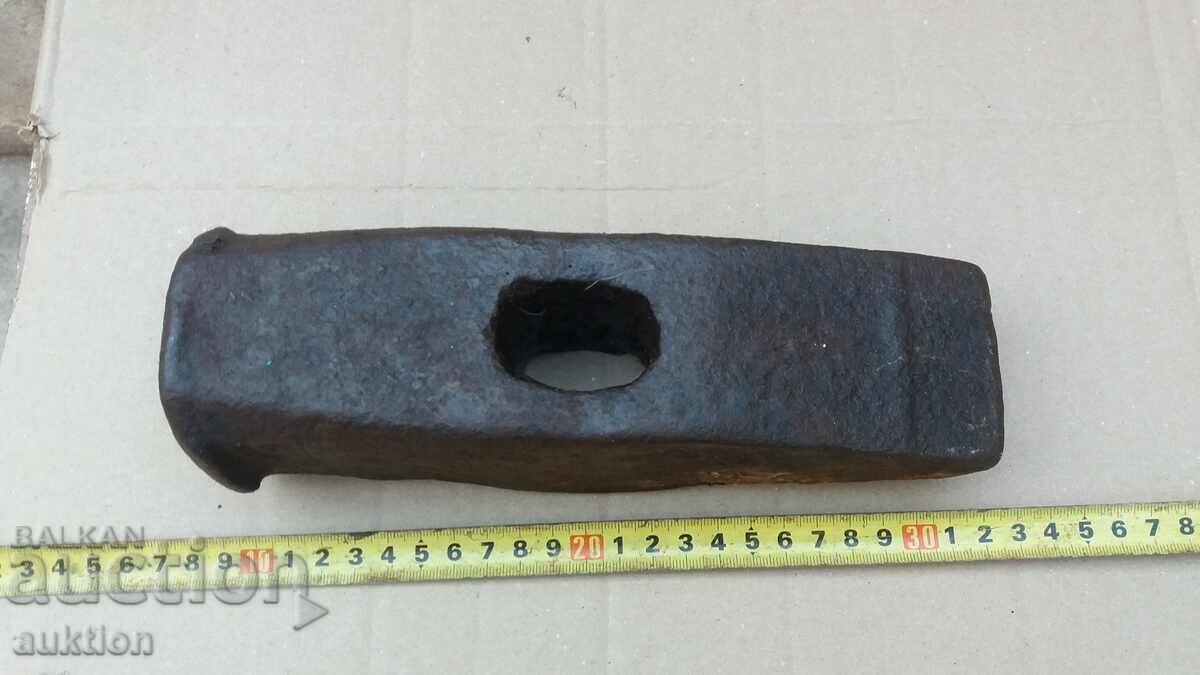 Ciocan masiv - 4 KG. cu preț 14.99 BGN | € 7.66 Ciocan masiv - 4 KG. cu preț 14.99 BGN | € 7.66