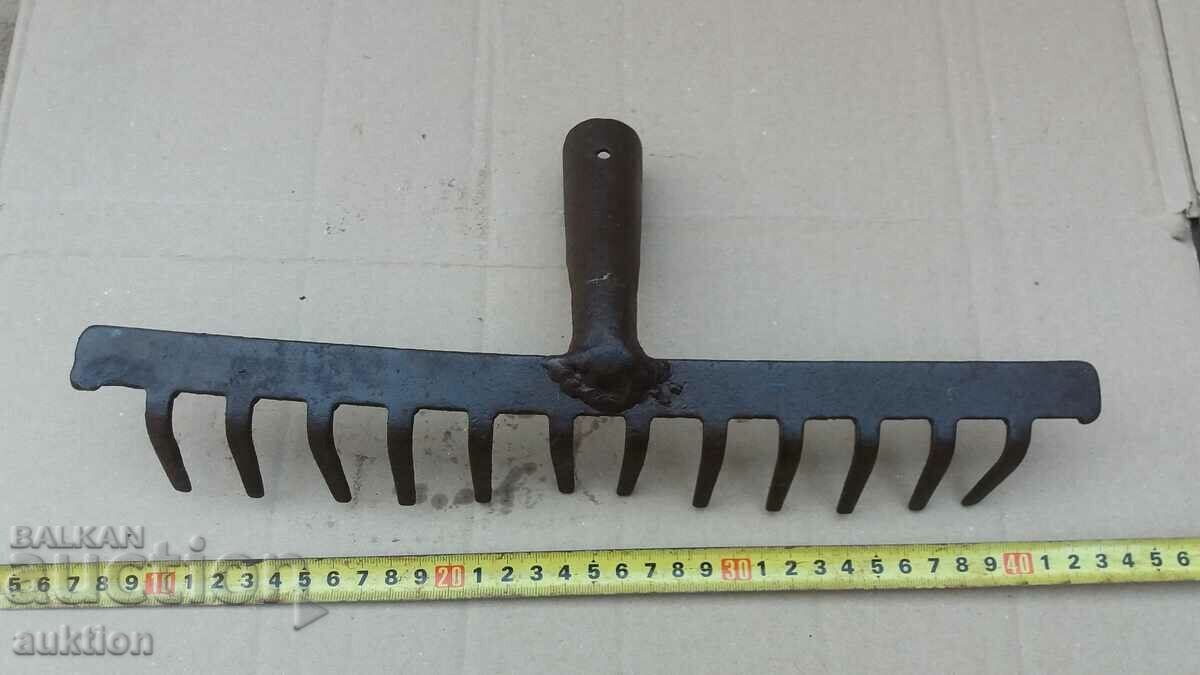 OLD MASSIVE RAKE with price 3.99 BGN | € 2.04 OLD MASSIVE RAKE with price 3.99 BGN | € 2.04