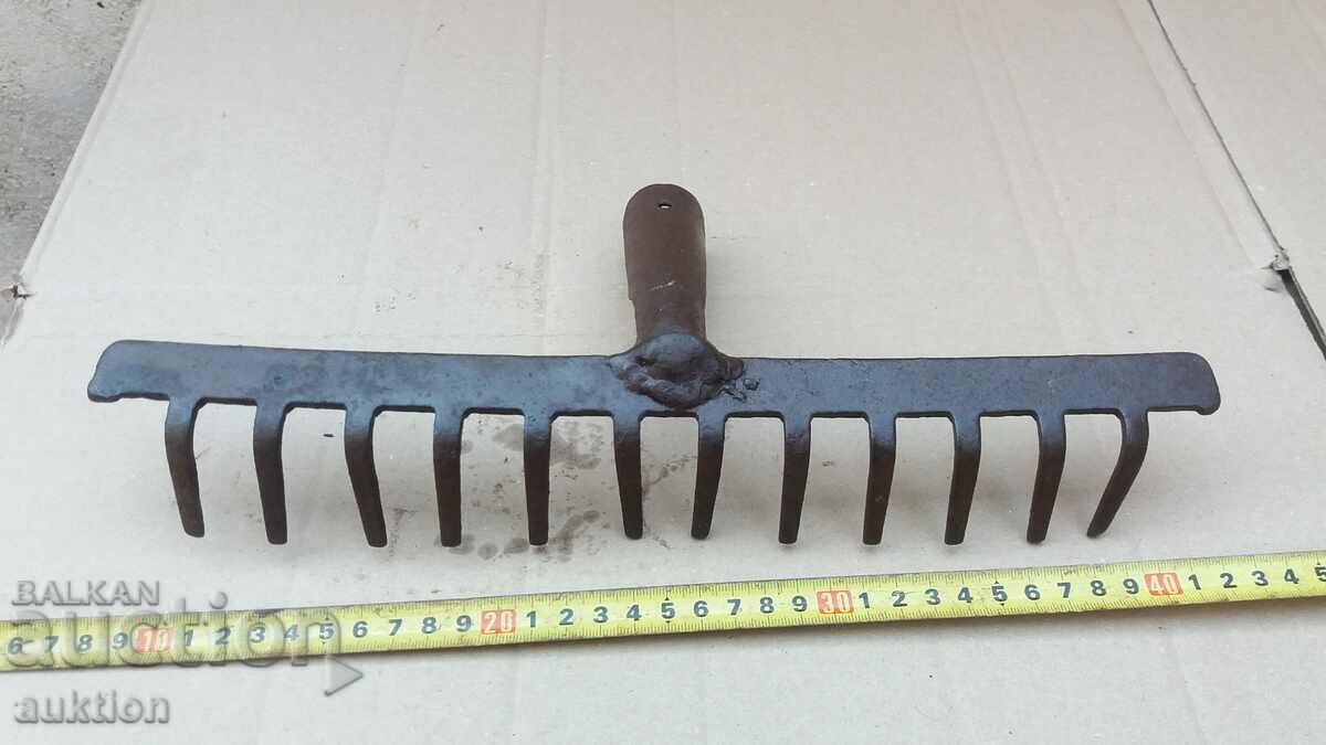 Auction OLD MASSIVE RAKE Auction OLD MASSIVE RAKE