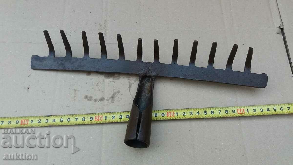 OLD MASSIVE RAKE - 6 OLD MASSIVE RAKE - 6