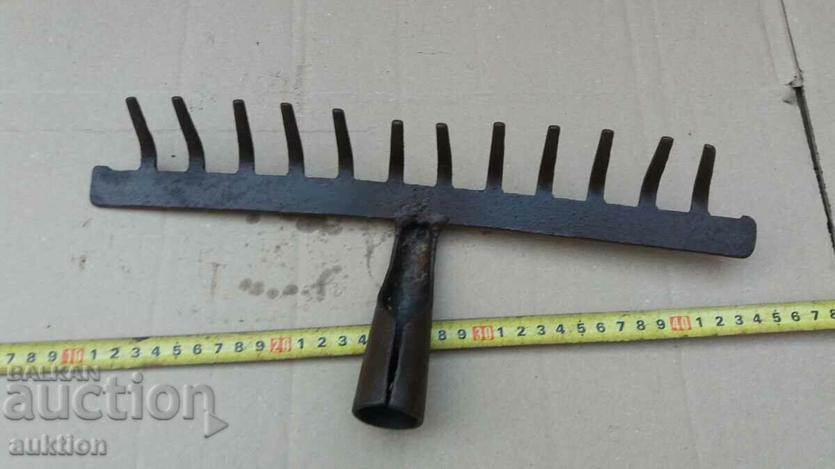 OLD MASSIVE RAKE - 7 OLD MASSIVE RAKE - 7