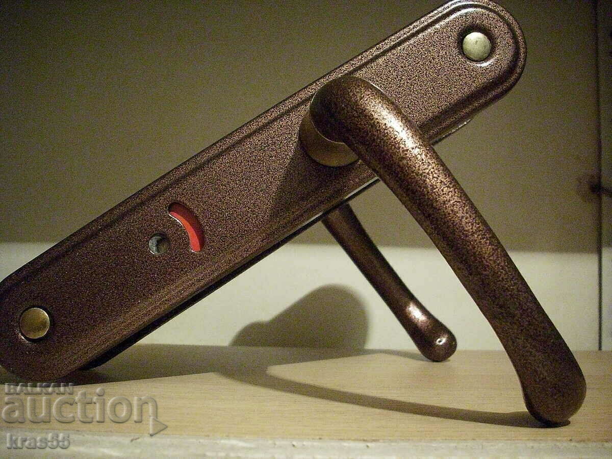 Mânerul ușii de serviciu