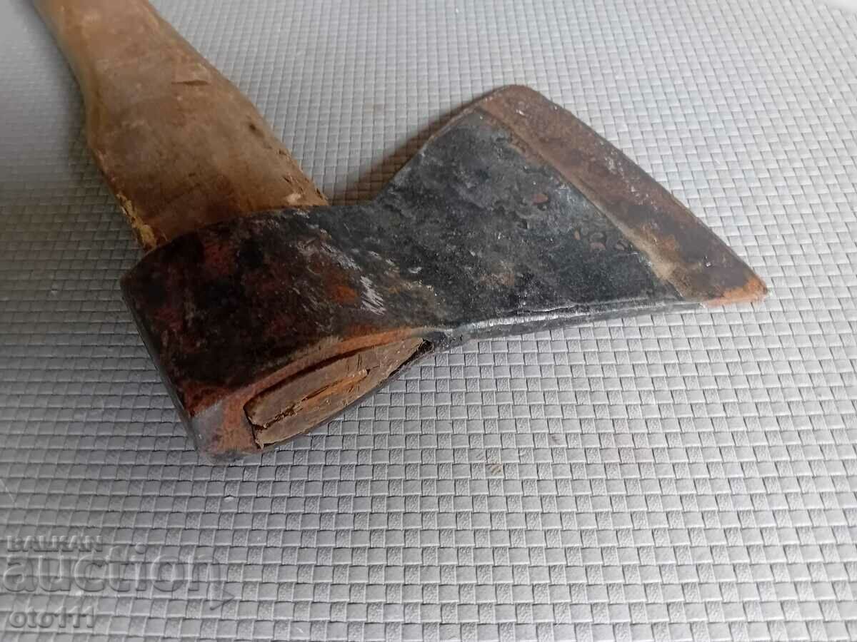 OLD LARGE RUSSIAN AX - 5 OLD LARGE RUSSIAN AX - 5