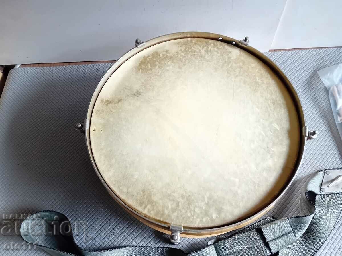 Delivery of OLD PIONEER DRUM WITH STRAP AND STICKS Delivery of OLD PIONEER DRUM WITH STRAP AND STICKS