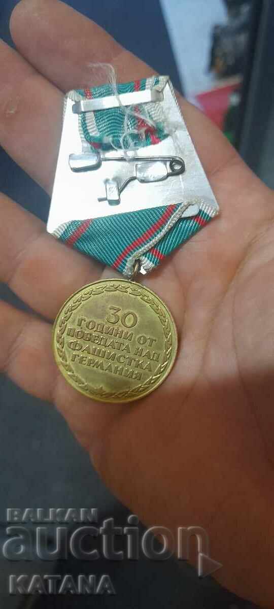 Medalie 30 de ani de victorie asupra Germaniei fasciste pe 9 mai cu preț 5.00 BGN | € 2.56 Medalie 30 de ani de victorie asupra Germaniei fasciste pe 9 mai cu preț 5.00 BGN | € 2.56