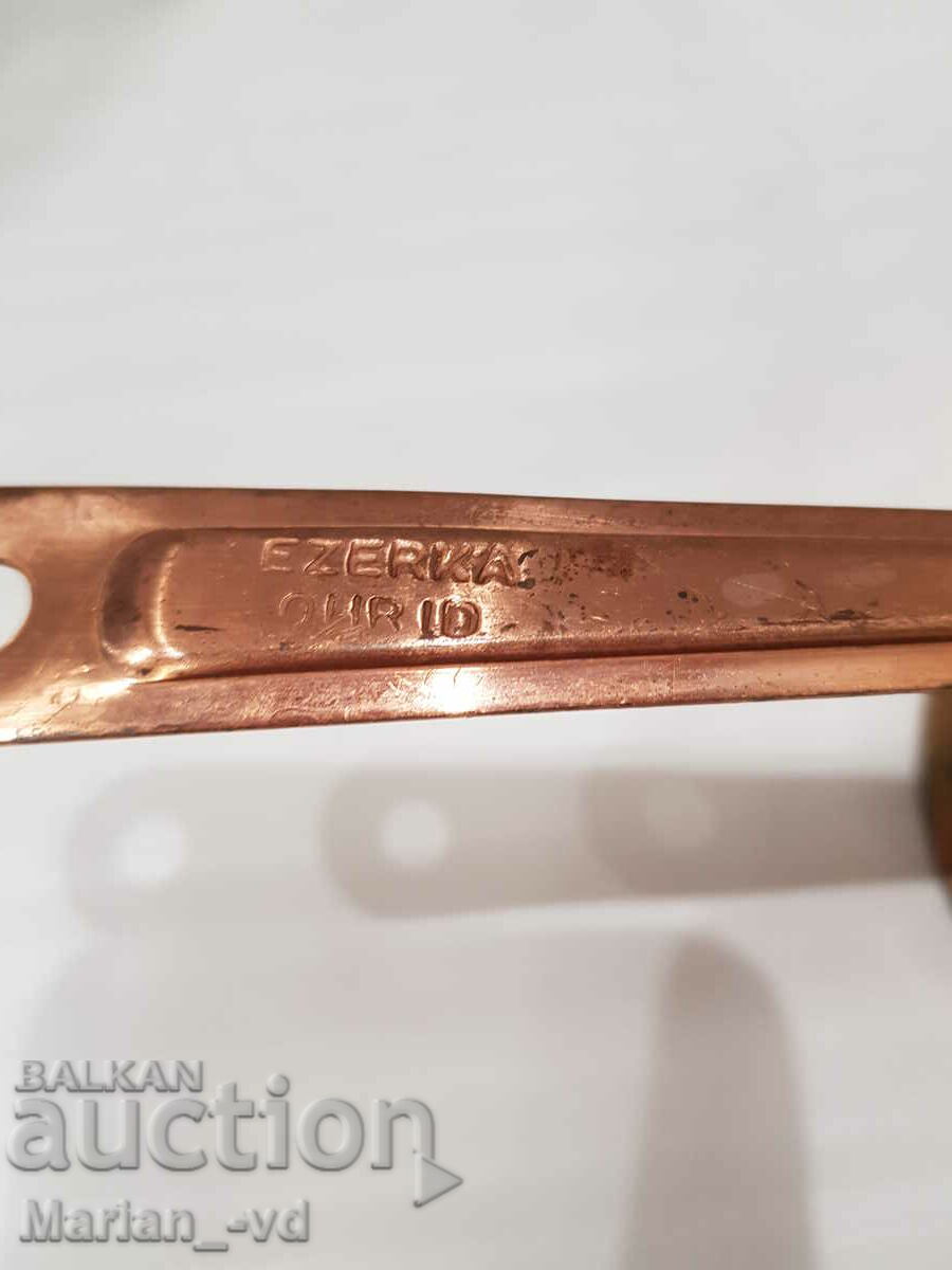 Delivery of An old small copper kettle Delivery of An old small copper kettle