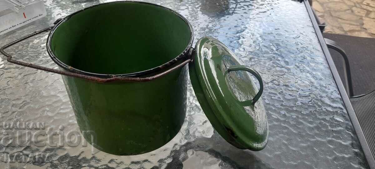 Enamel casserole dish with price 10.00 BGN | € 5.11 Enamel casserole dish with price 10.00 BGN | € 5.11