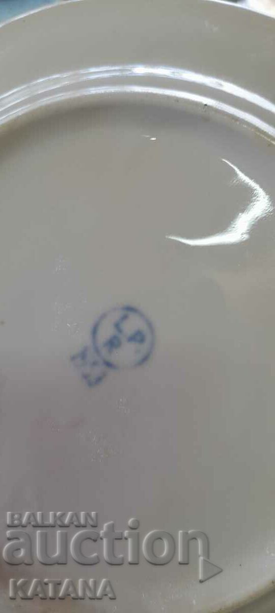 Dishes, crockery, service with price 8.00 BGN | € 4.09 Dishes, crockery, service with price 8.00 BGN | € 4.09