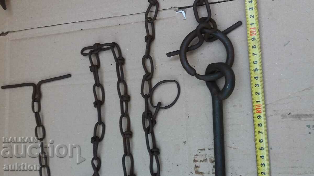 OLD SHACK, WEDGE, CHAIN FOR ANIMALS - 7 OLD SHACK, WEDGE, CHAIN FOR ANIMALS - 7