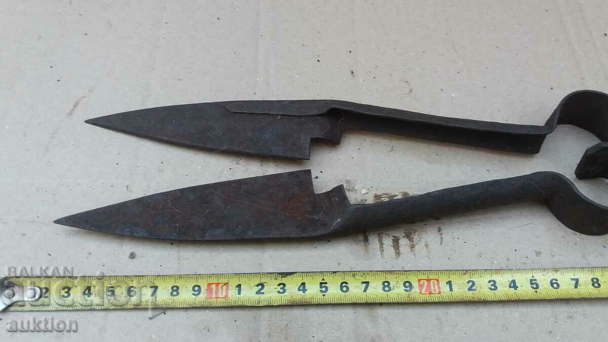 Delivery of OLD SHEEP SHEARS Delivery of OLD SHEEP SHEARS