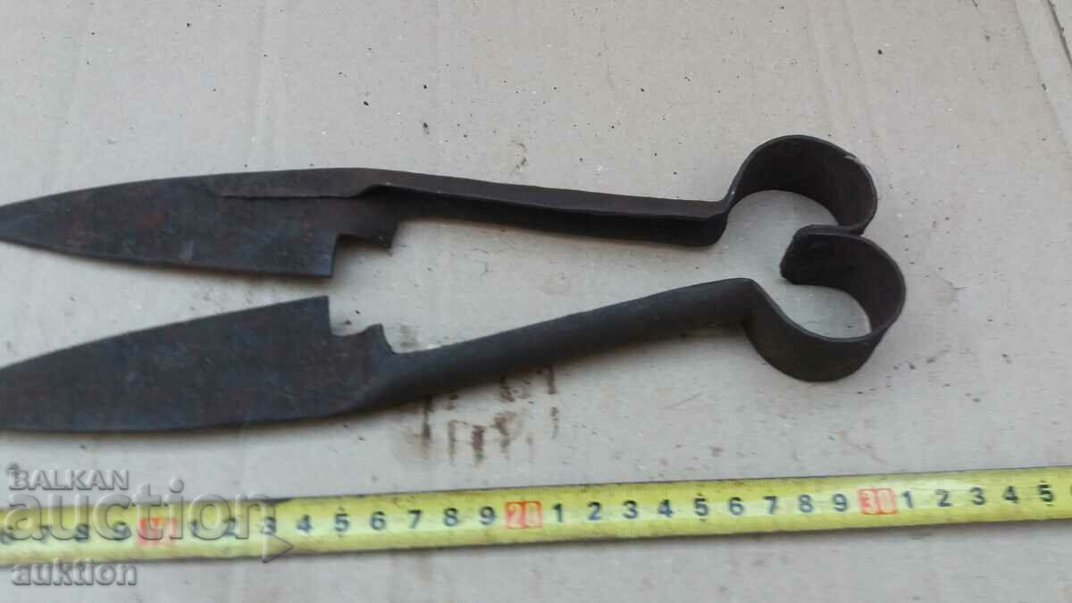 OLD SHEEP SHEARS - 6 OLD SHEEP SHEARS - 6