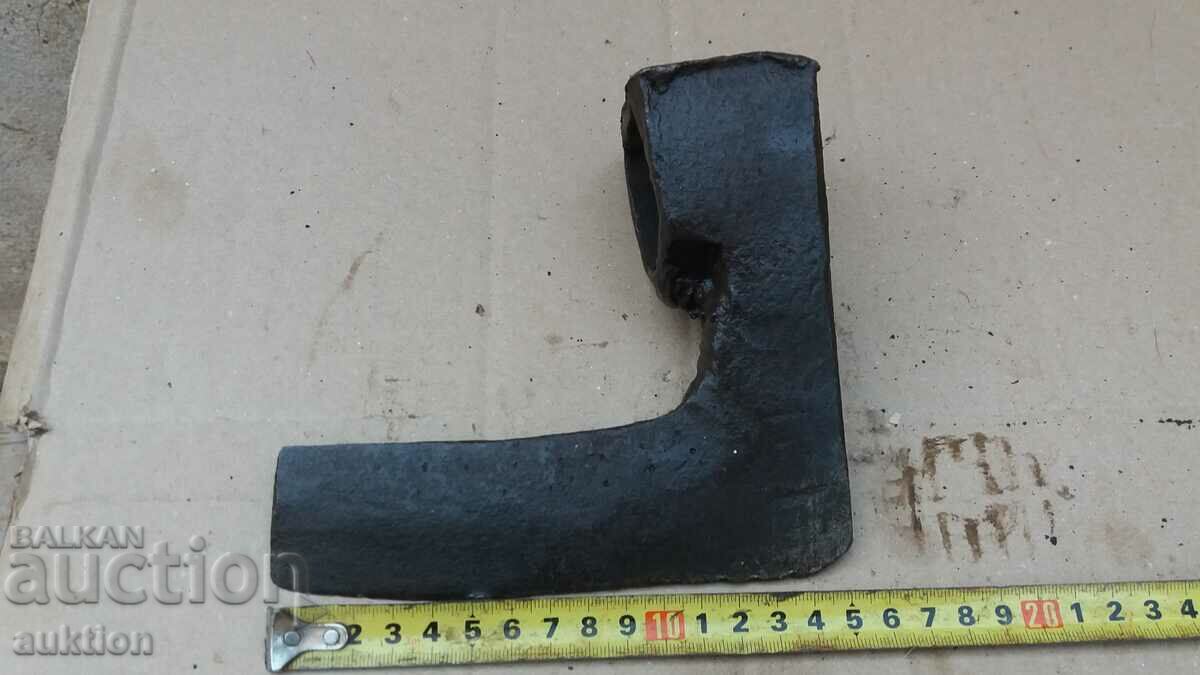 OLD MASSIVE AX with price 6.99 BGN | € 3.57 OLD MASSIVE AX with price 6.99 BGN | € 3.57