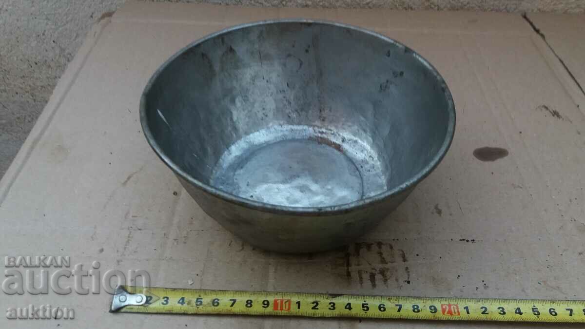 EXCELLENT WROUGHT RENAISSANCE SAUCE, BOWL, TRAY, BOWEL with price 18.99 BGN | € 9.71 EXCELLENT WROUGHT RENAISSANCE SAUCE, BOWL, TRAY, BOWEL with price 18.99 BGN | € 9.71