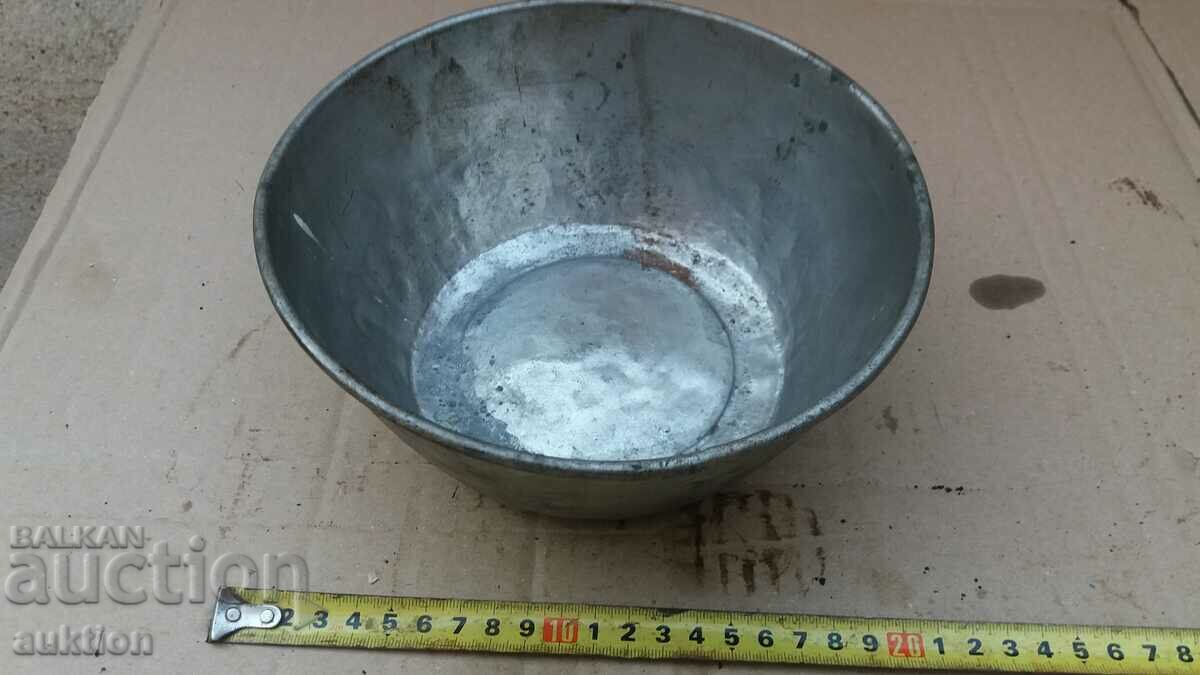 Delivery of EXCELLENT WROUGHT RENAISSANCE SAUCE, BOWL, TRAY, BOWEL Delivery of EXCELLENT WROUGHT RENAISSANCE SAUCE, BOWL, TRAY, BOWEL