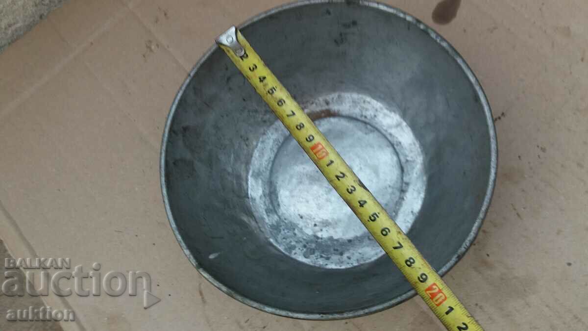 EXCELLENT WROUGHT RENAISSANCE SAUCE, BOWL, TRAY, BOWEL - 5 EXCELLENT WROUGHT RENAISSANCE SAUCE, BOWL, TRAY, BOWEL - 5