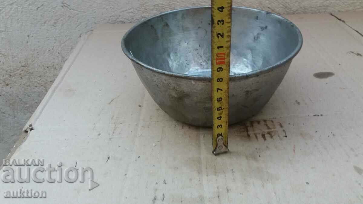 EXCELLENT WROUGHT RENAISSANCE SAUCE, BOWL, TRAY, BOWEL - 6 EXCELLENT WROUGHT RENAISSANCE SAUCE, BOWL, TRAY, BOWEL - 6