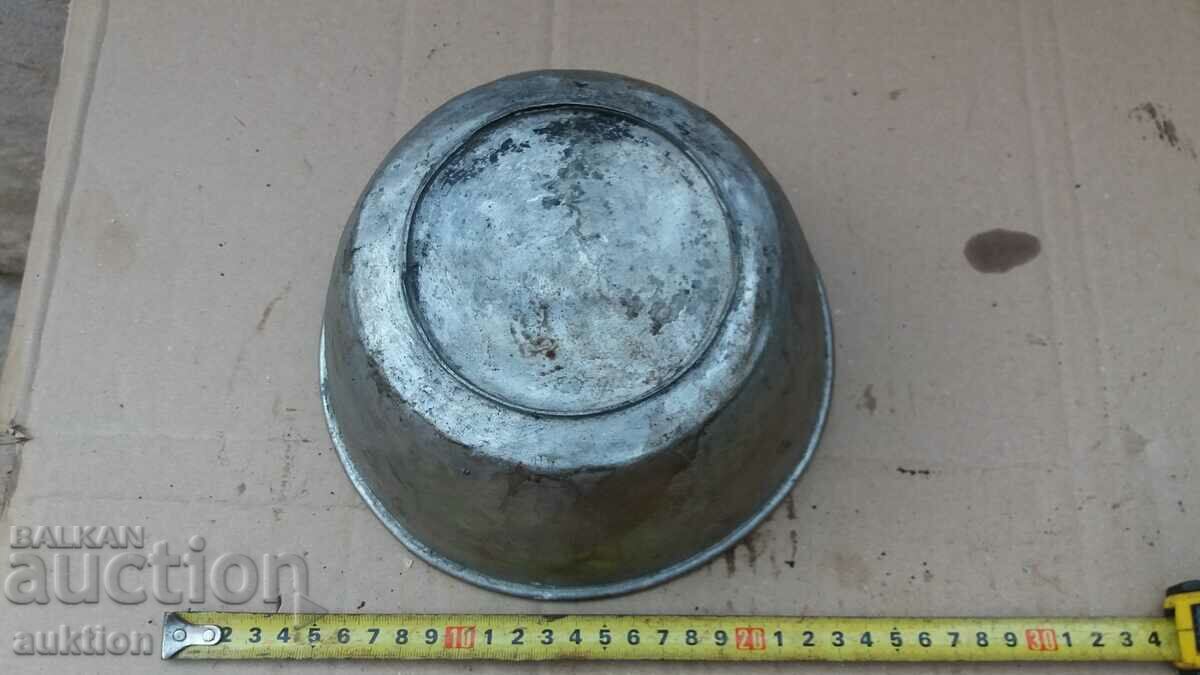 EXCELLENT WROUGHT RENAISSANCE SAUCE, BOWL, TRAY, BOWEL - 7 EXCELLENT WROUGHT RENAISSANCE SAUCE, BOWL, TRAY, BOWEL - 7