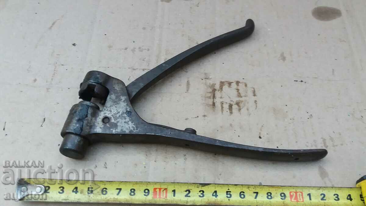 old sealing pliers