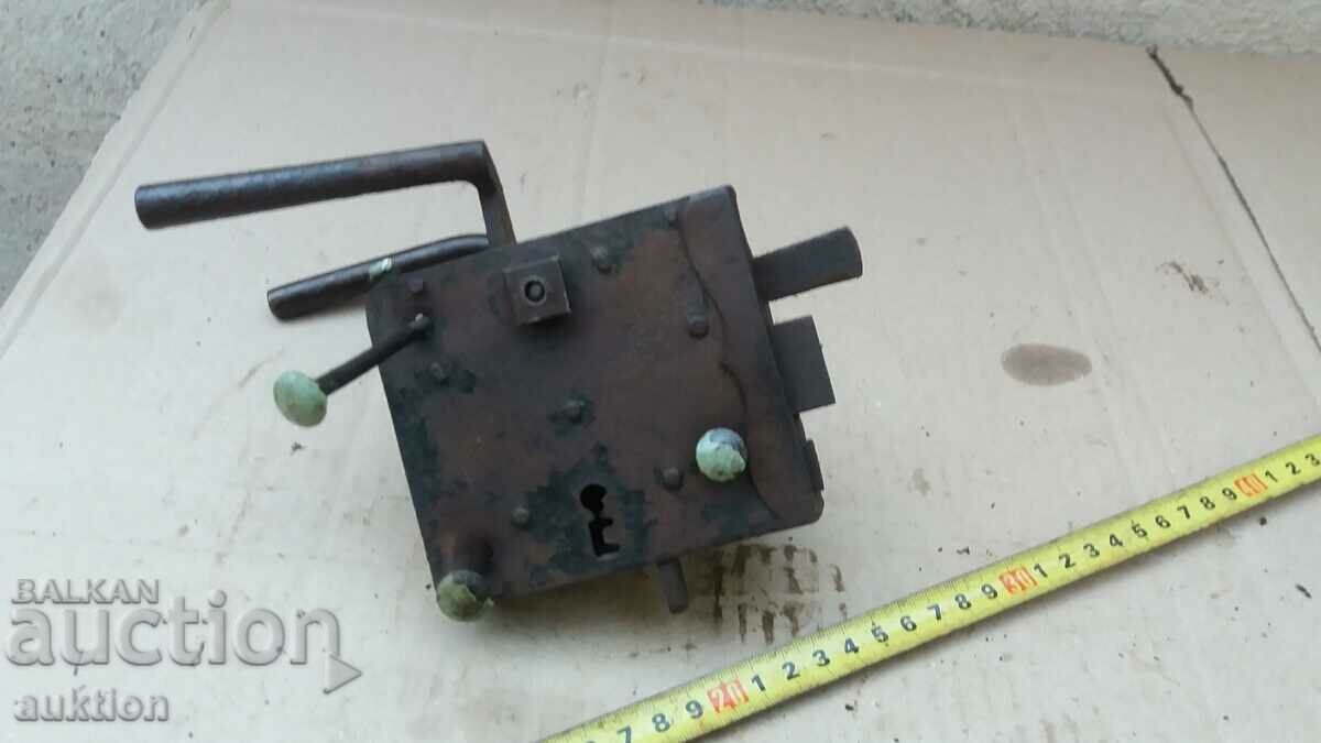 Auction FORGED OLD GATE LOCK Auction FORGED OLD GATE LOCK