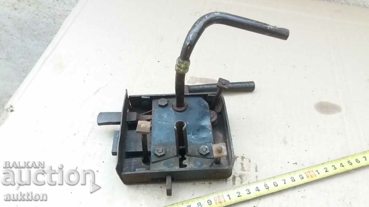 Delivery of FORGED OLD GATE LOCK Delivery of FORGED OLD GATE LOCK