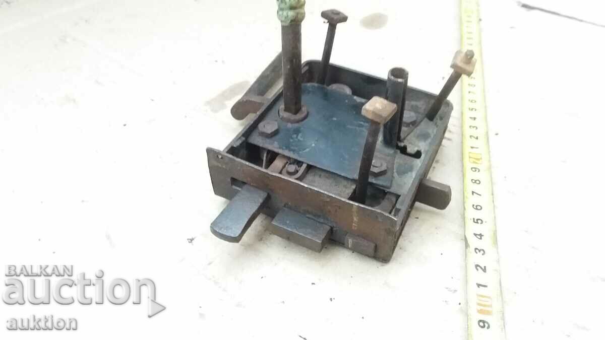 FORGED OLD GATE LOCK - 5 FORGED OLD GATE LOCK - 5