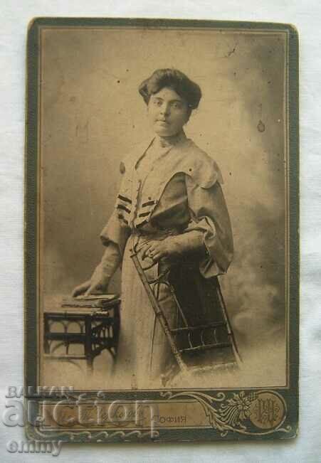 Photo thick cardboard woman - photographer Il.Cherkezov, Sofia 1906.