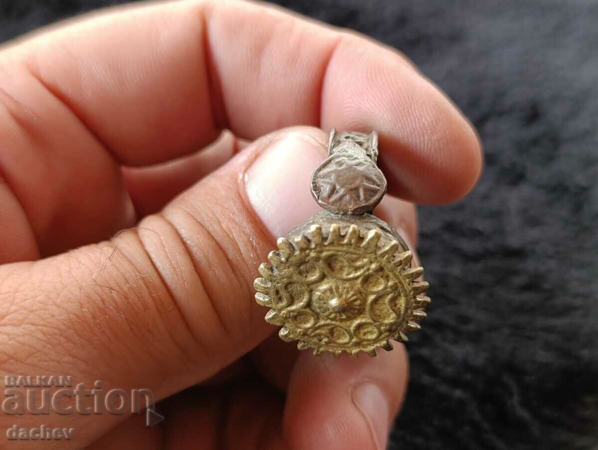 Licitație Costum rar de colecție Bolyar Ring Sachan Licitație Costum rar de colecție Bolyar Ring Sachan