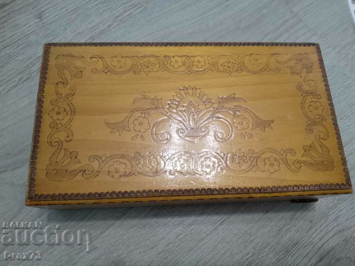 Wooden box / pyrography