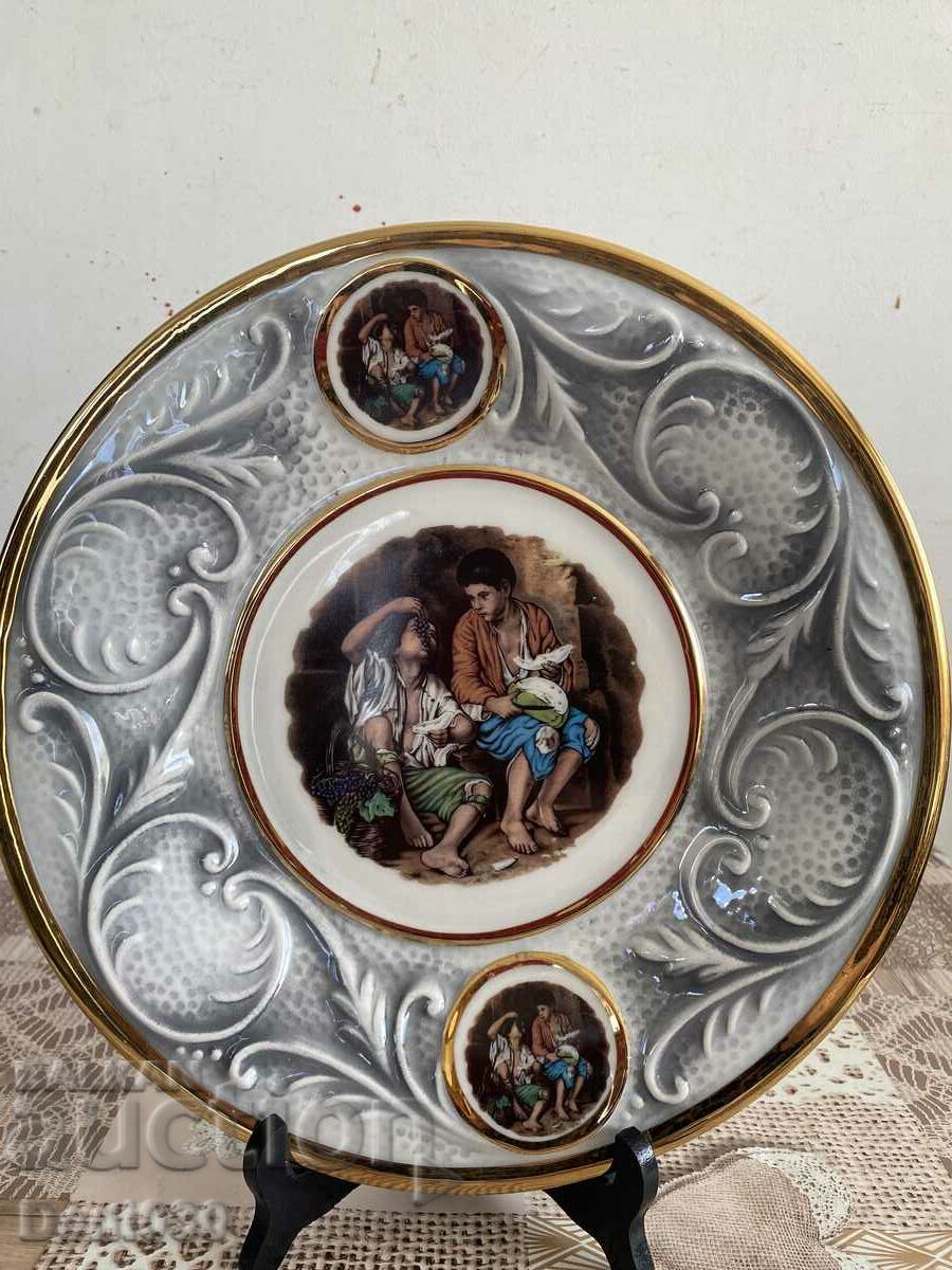 A beautiful Italian marked porcelain plate