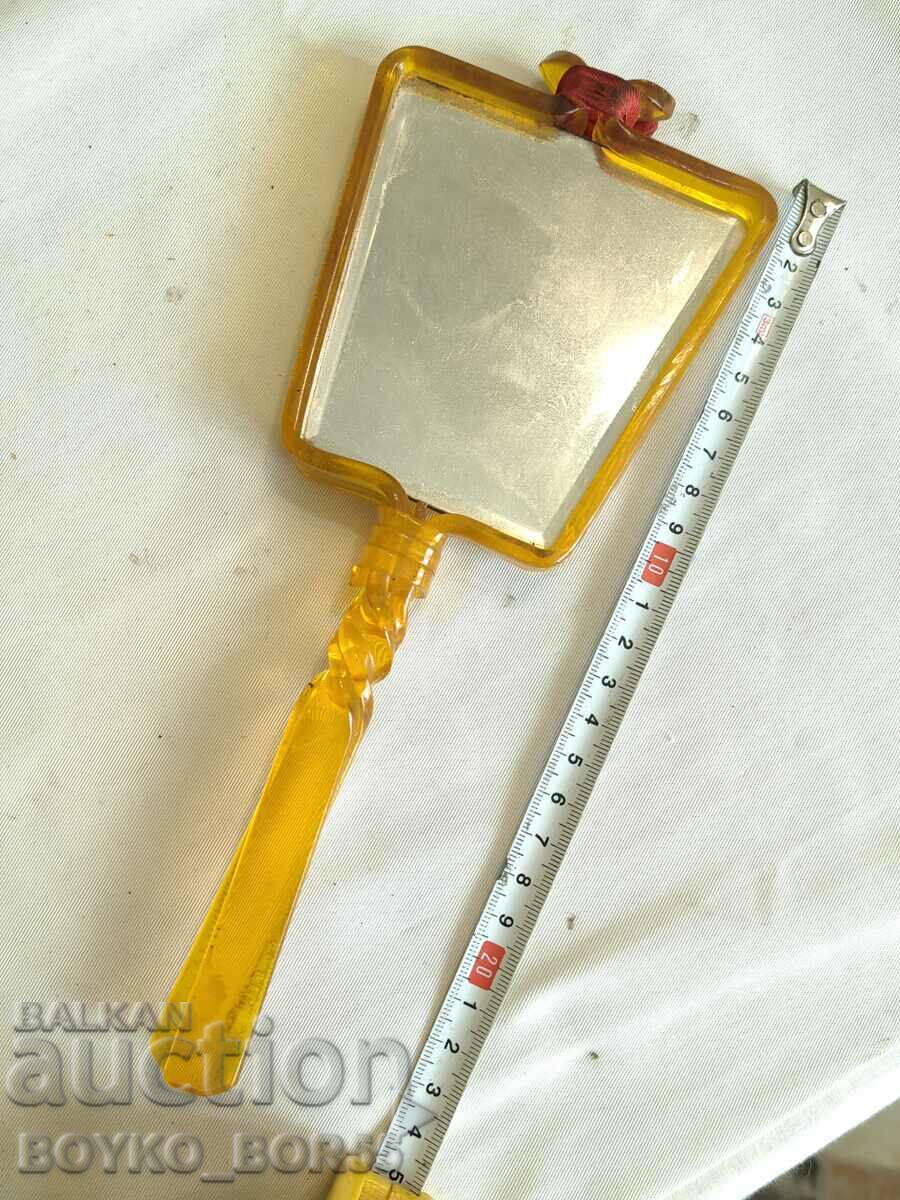 Oglindă antică de toaletă pentru doamne, anii 1950 cu preț 38.00 BGN | € 19.43