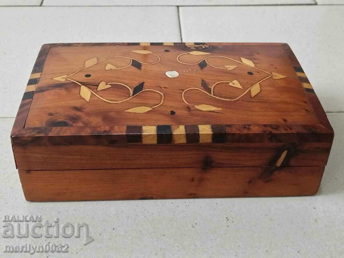 Παλιά ένθετη κοσμηματοθήκη από καρυδιά NRB με τιμή 64.00 BGN | € 32.72 Παλιά ένθετη κοσμηματοθήκη από καρυδιά NRB με τιμή 64.00 BGN | € 32.72