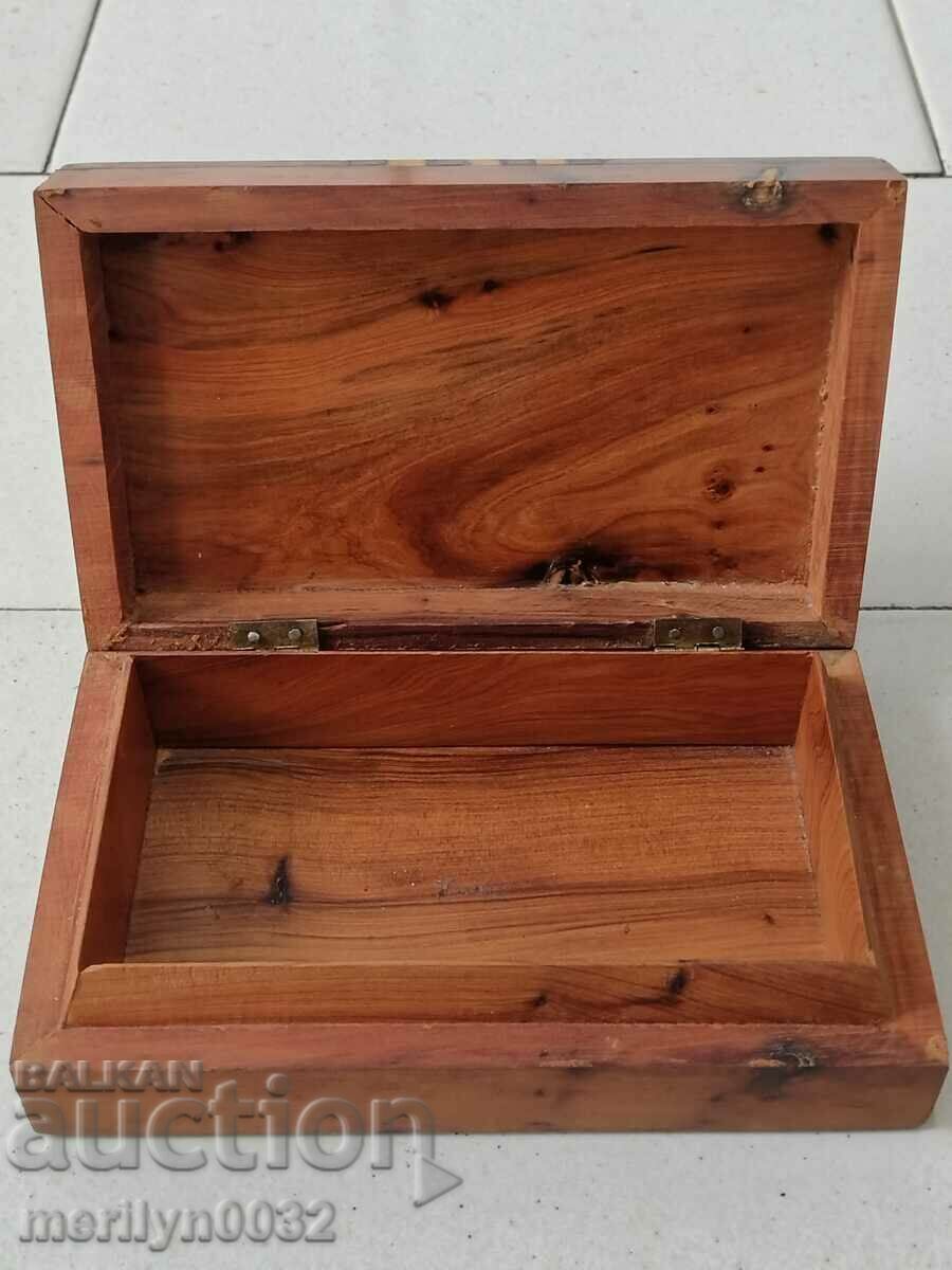 Δημοπρασία Παλιά ένθετη κοσμηματοθήκη από καρυδιά NRB Δημοπρασία Παλιά ένθετη κοσμηματοθήκη από καρυδιά NRB