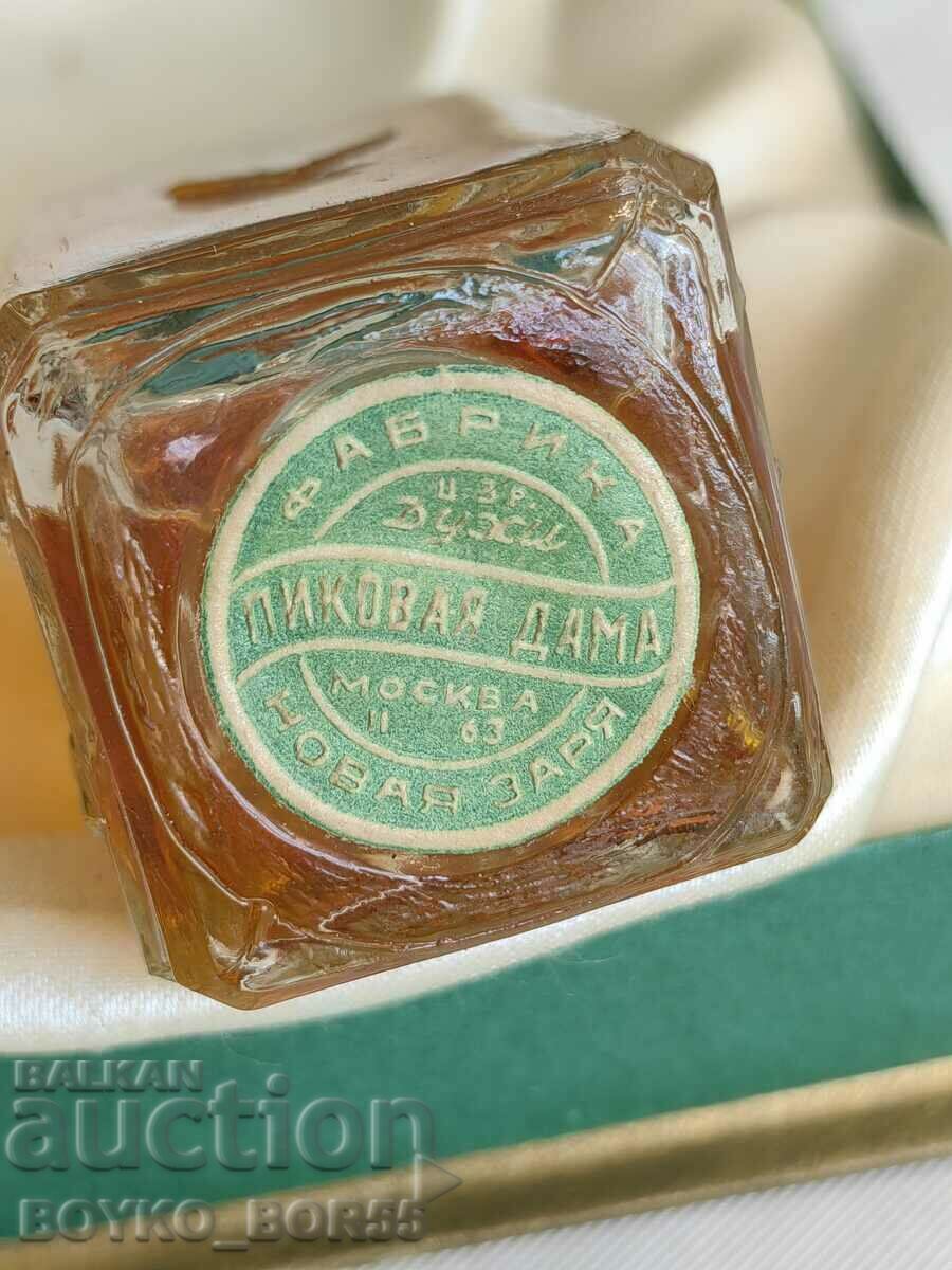Delivery of Super Rare Luxury Russian USSR Women's Perfume from 1963 Delivery of Super Rare Luxury Russian USSR Women's Perfume from 1963